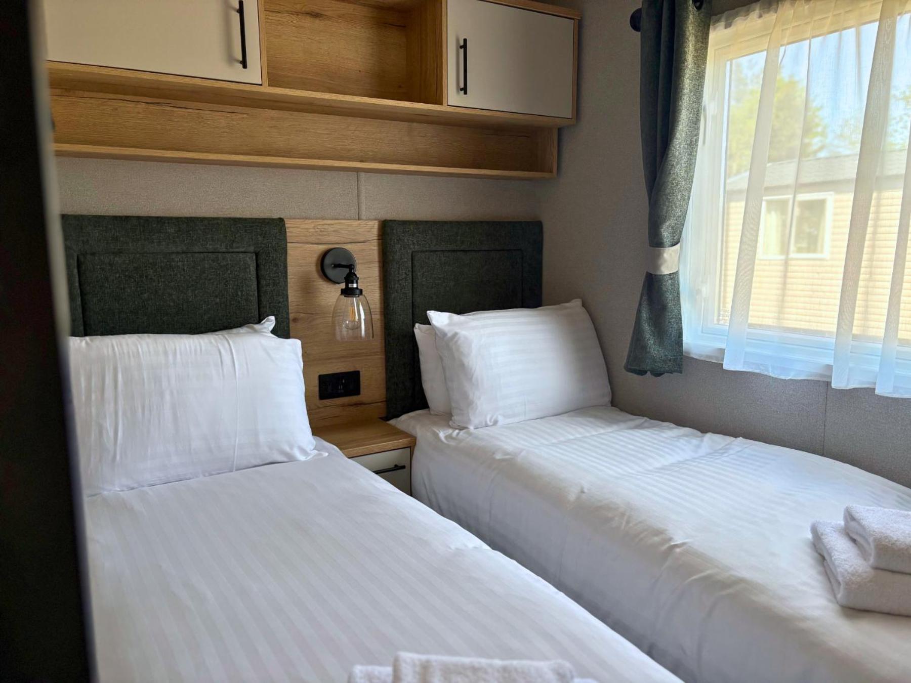 Linwater Caravan Park - Luxury Lodges And Static Caravans Near Edinburgh Newbridge  Екстер'єр фото