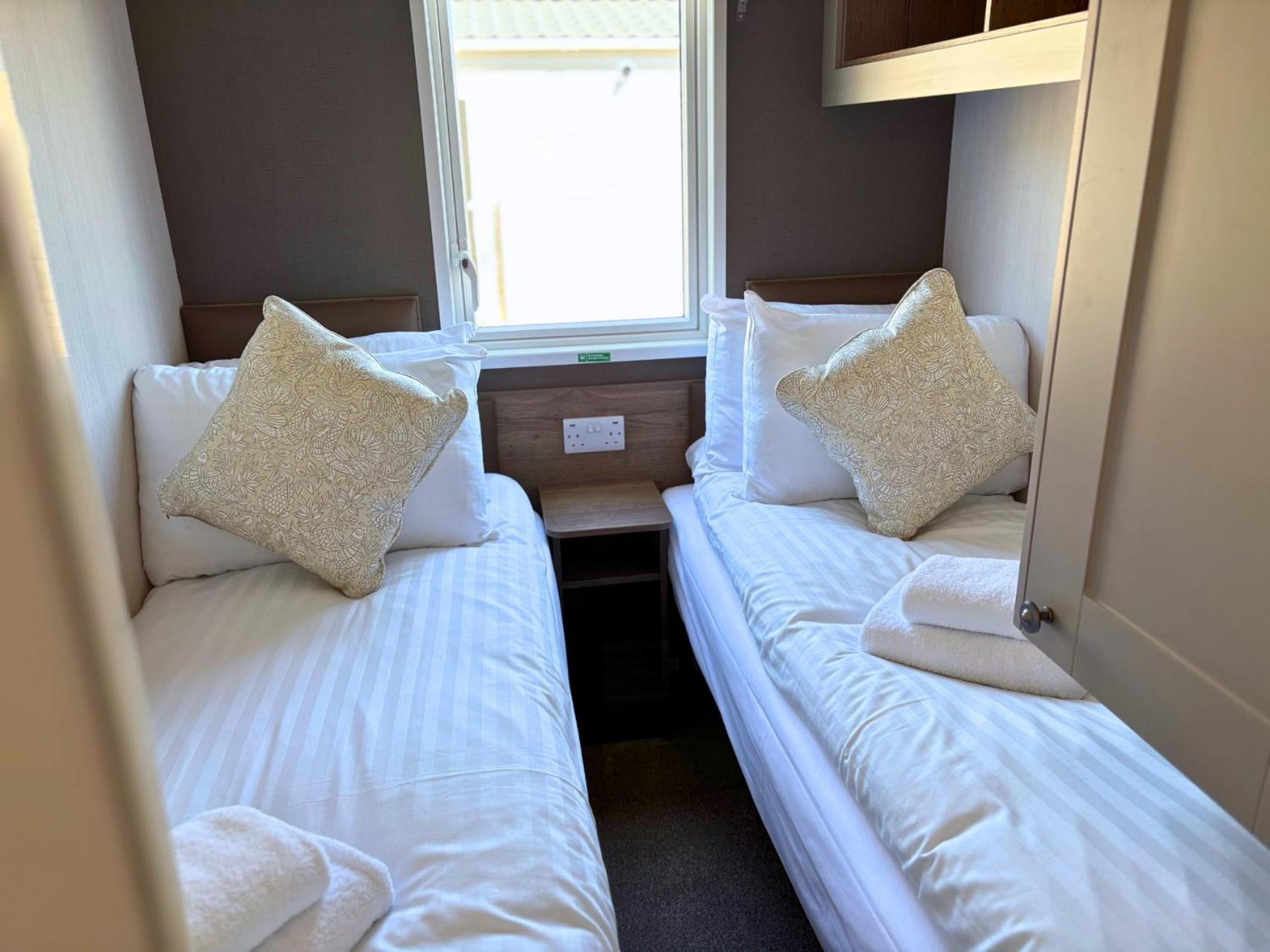 Linwater Caravan Park - Luxury Lodges And Static Caravans Near Edinburgh Newbridge  Екстер'єр фото