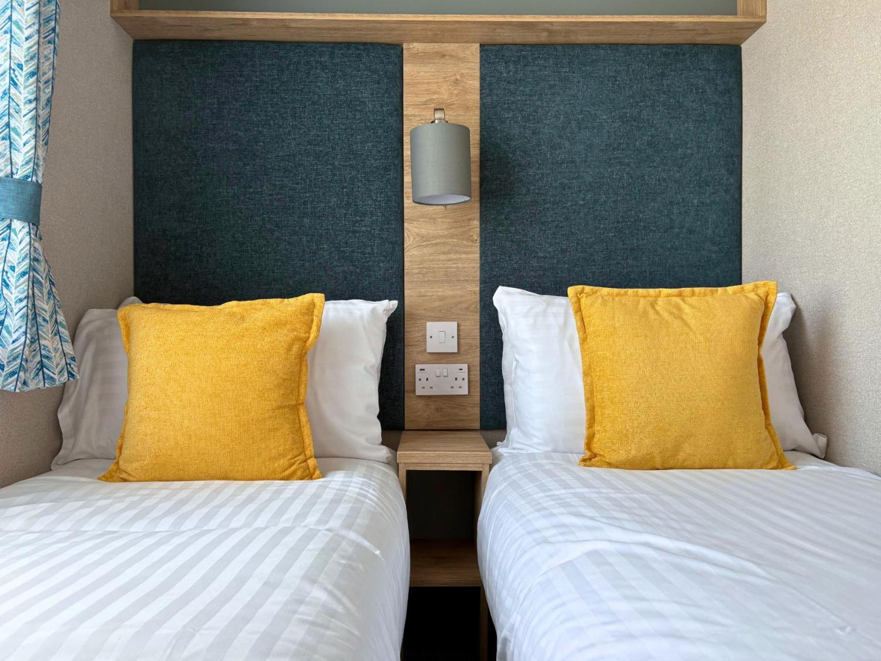Linwater Caravan Park - Luxury Lodges And Static Caravans Near Edinburgh Newbridge  Екстер'єр фото