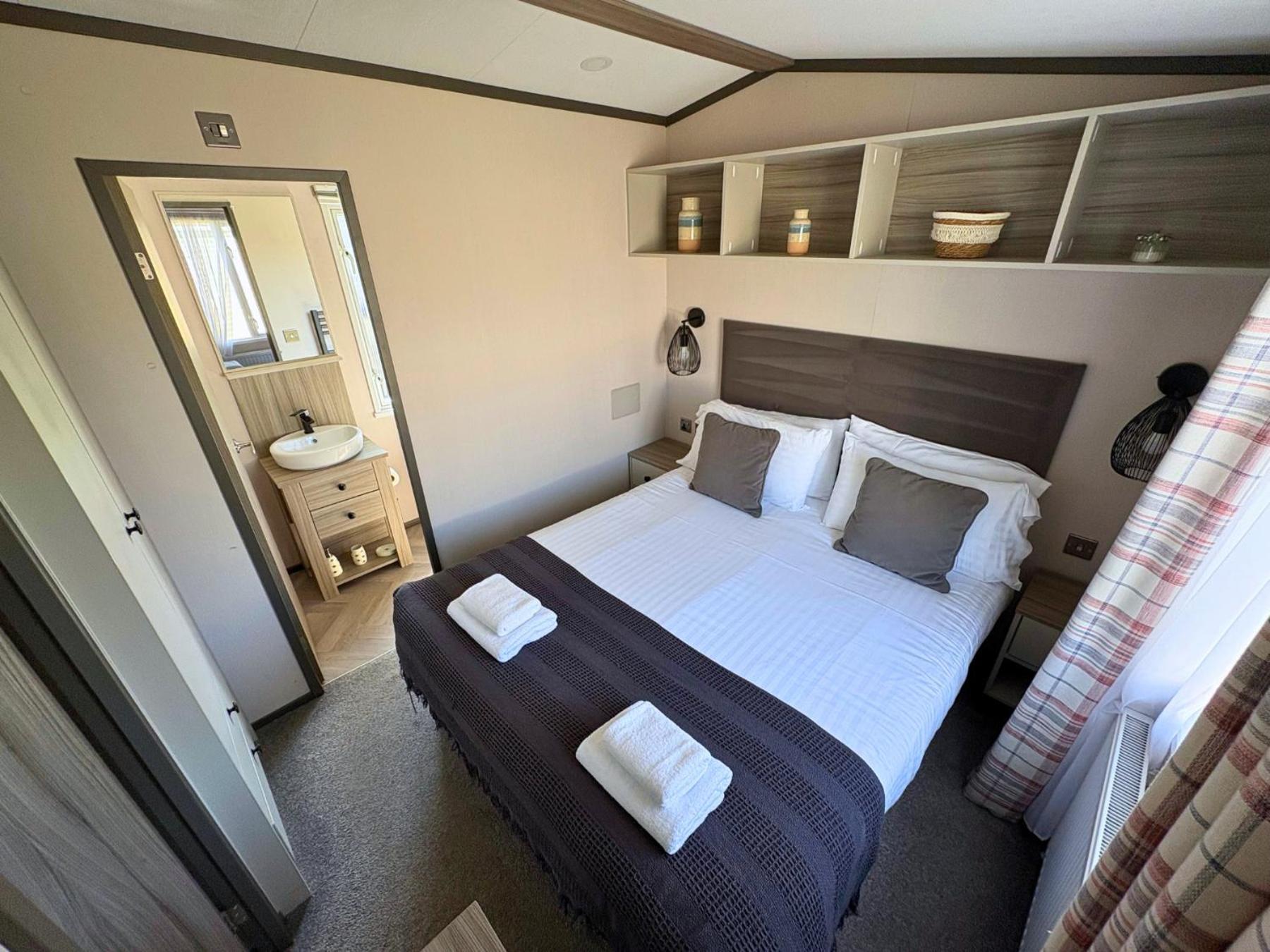 Linwater Caravan Park - Luxury Lodges And Static Caravans Near Edinburgh Newbridge  Екстер'єр фото