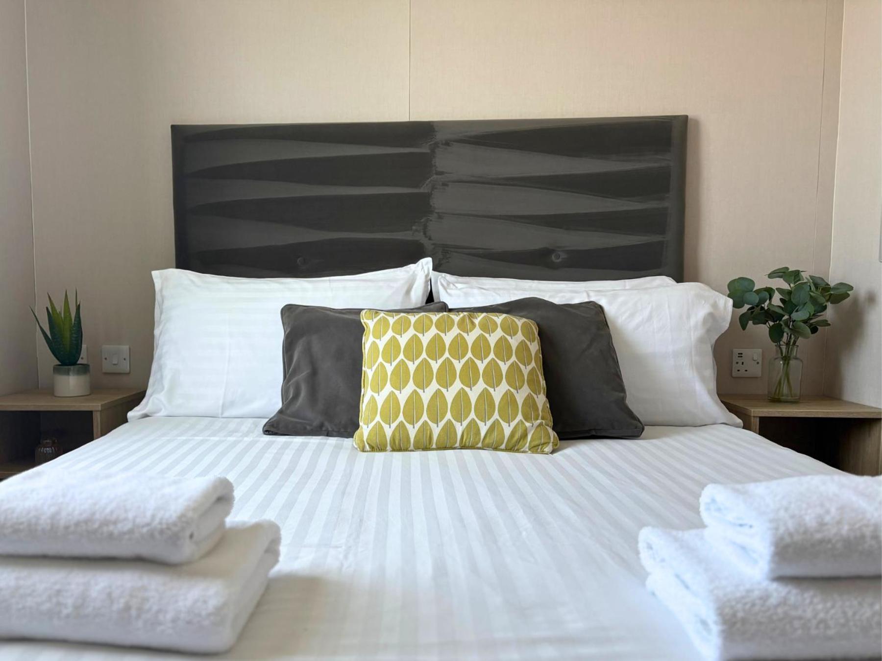 Linwater Caravan Park - Luxury Lodges And Static Caravans Near Edinburgh Newbridge  Екстер'єр фото